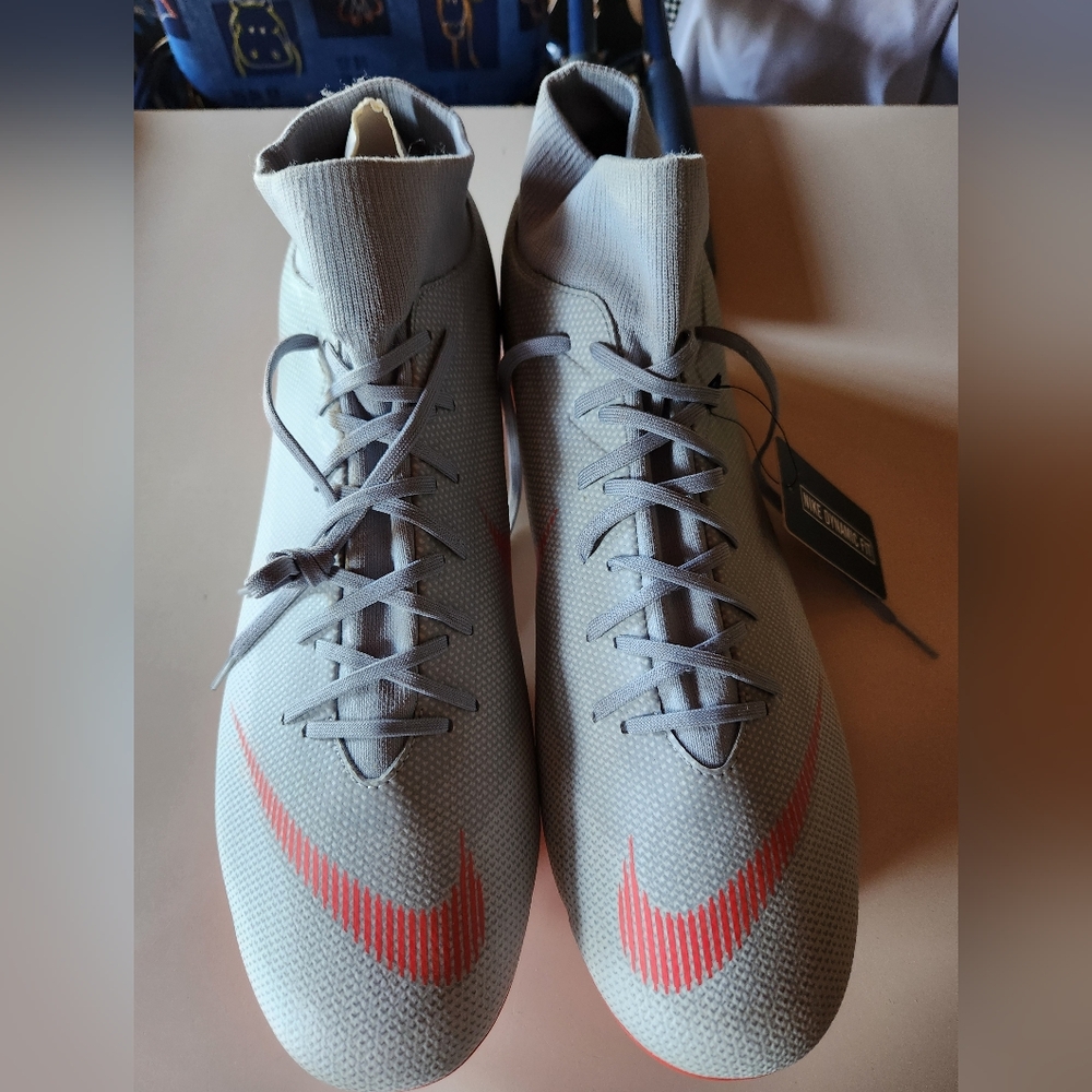 Brand new Nike mercurial super fly mens size 13 soccer cleats